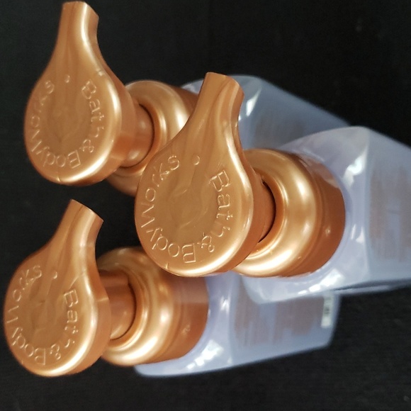 3 Bath & Body Works - WILDFLOWER FIELDS Foaming Hand Soap - New - Picture 5 of 5